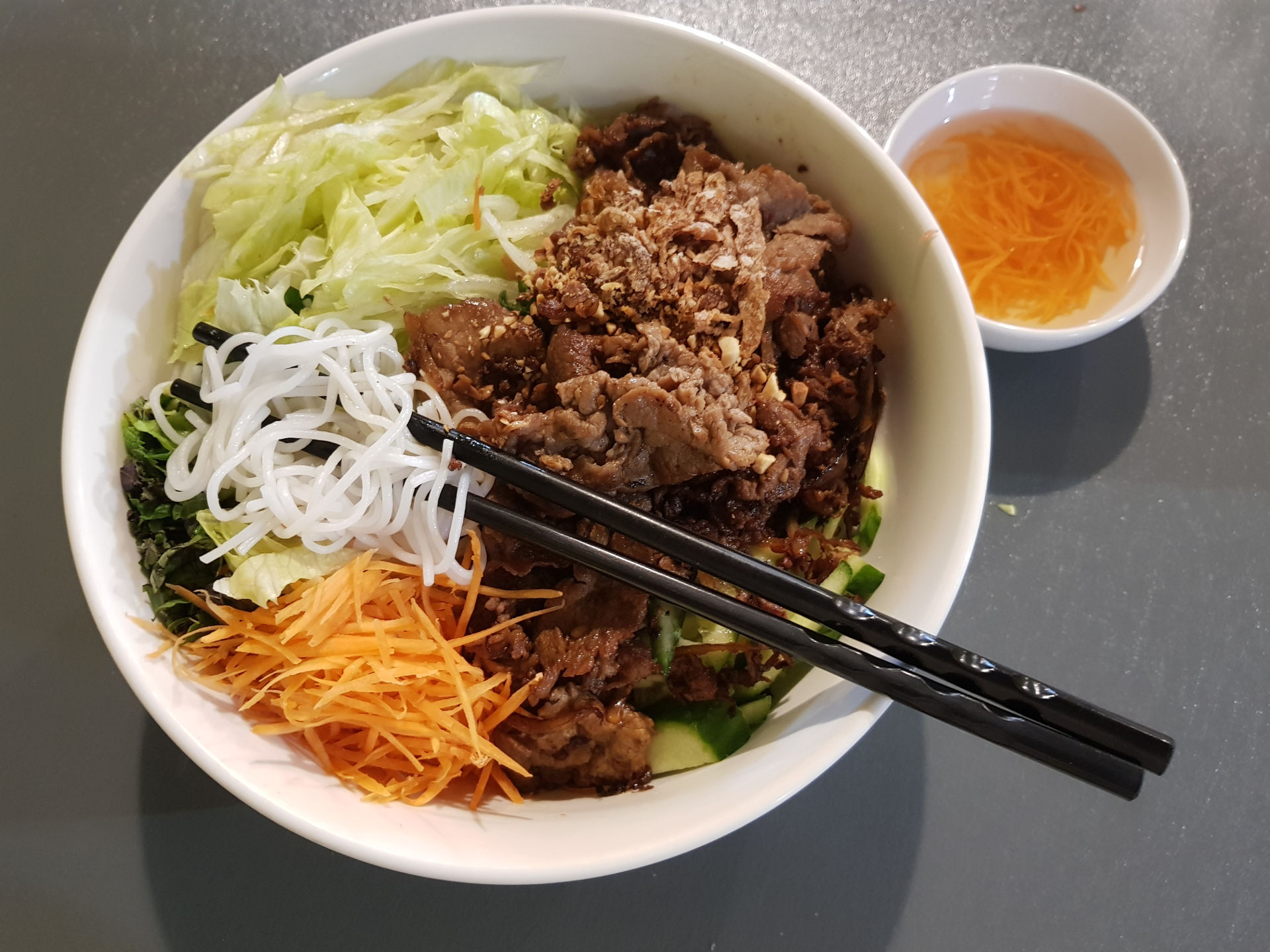 Rice Noodles with Stir Fried Lemongrass Beef