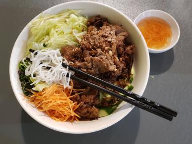 Rice Noodles with Stir Fried Lemongrass Beef