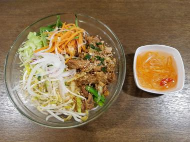 Rice Noodles with Stir Fried Lemongrass Chicken